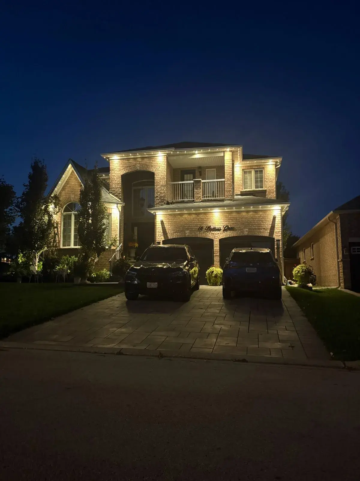 Vancouver home with warm white permanent LED roofline and soffit lighting at night